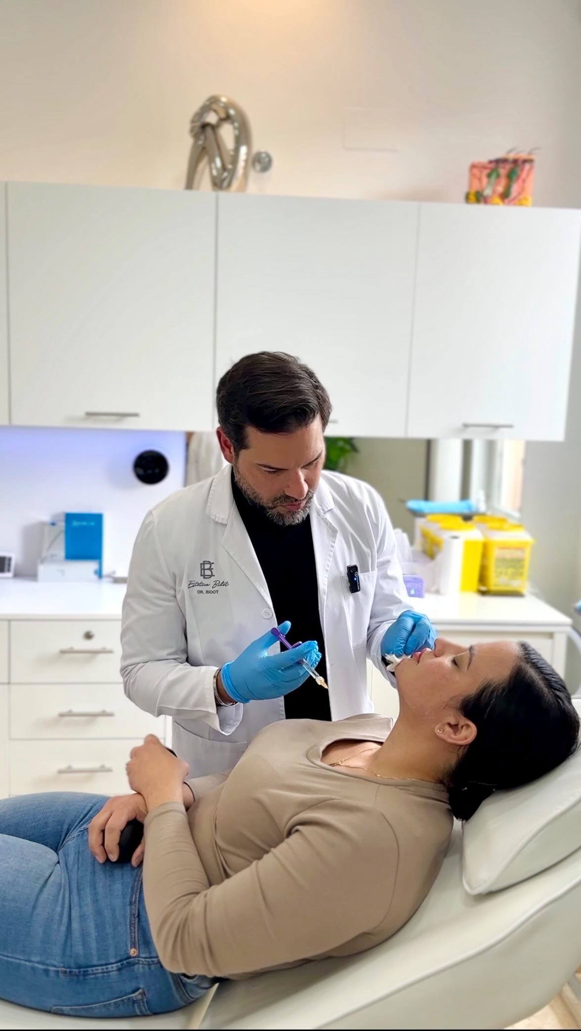 Portada del reel del Dr. Bidot: Microneedling y tratamiento combinado
